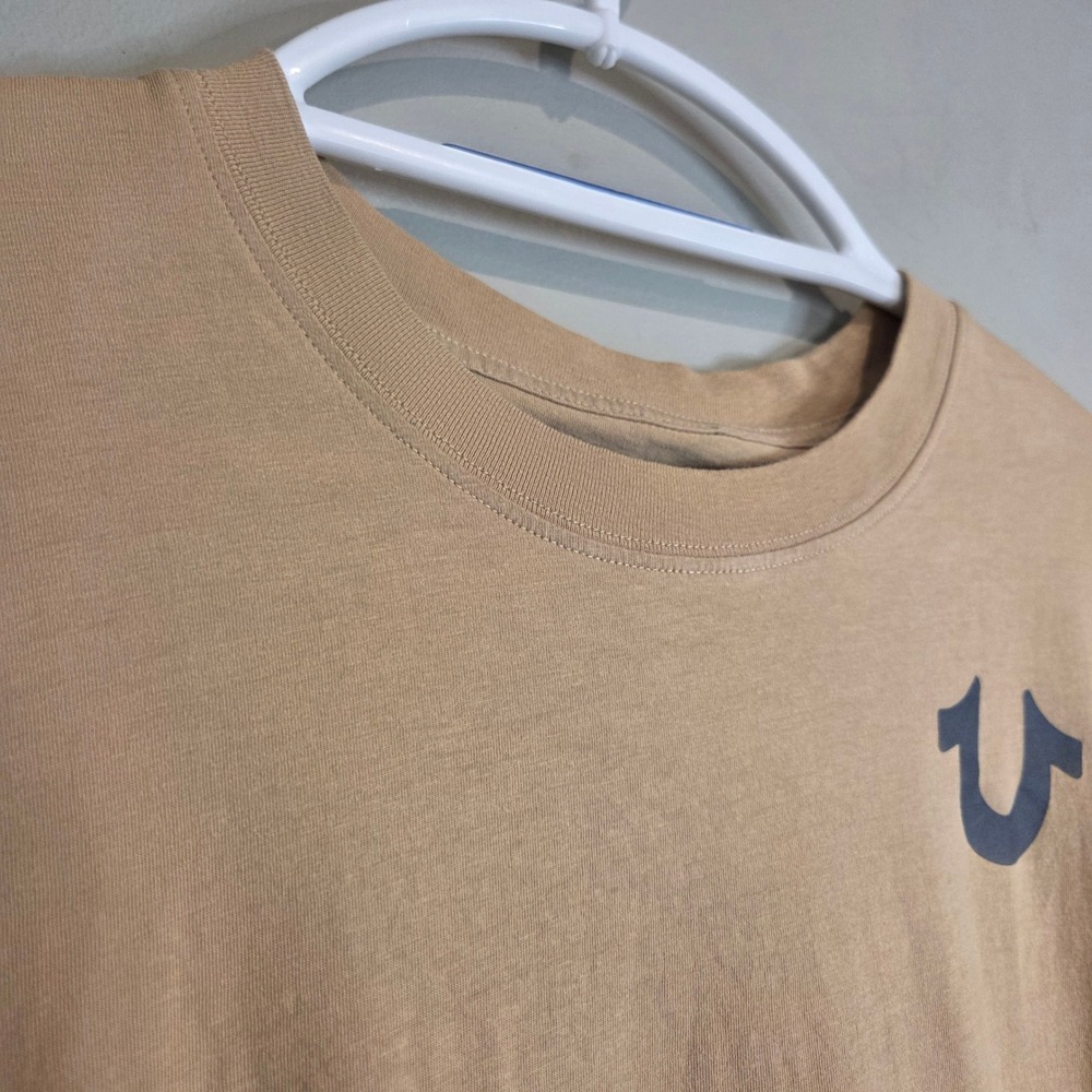 True Religion TShirt Men Medium Tan Side Tape Logo Graphic Tee‎ 100% Cotton